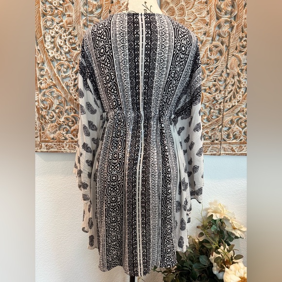 Black and White Patterned Mini Dress - Picture 2 of 11